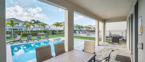 屋外ダイニングエリア