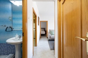 Séchoir à cheveux, serviettes fournies