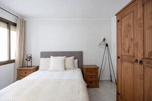 2 bedrooms, iron/ironing board, travel crib, free WiFi