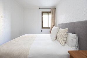 1 bedroom, iron/ironing board, travel cot, free WiFi