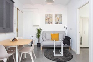 Televisión y oficina 