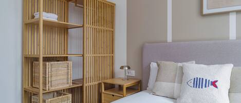 Bügeleisen/Bügelbrett, Reisekinderbett, kostenloses WLAN, Bettwäsche