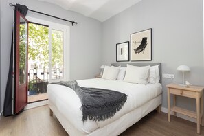 2 bedrooms, travel crib, free WiFi