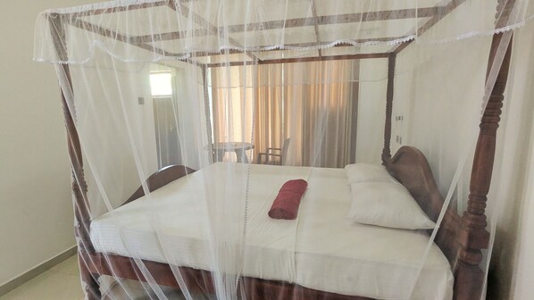 4 bedrooms, internet - pelican beach resort (Mirissa)