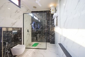 Villa, Balcony, Garden View | Bathroom