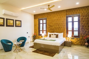 Villa, Balcony, Garden View | Iron/ironing board, free WiFi