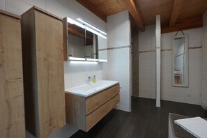 Handtücher, Seife, Toilettenpapier