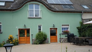 Outdoor dining - Ferienwohnung Erika · Nature & Peace in Lausitz · 3 Rooms, 8 Guests (Neiße-Malxetal)