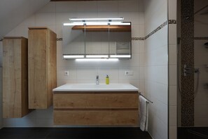 Handtücher, Seife, Toilettenpapier