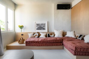 1 bedroom, iron/ironing board, internet, bed sheets