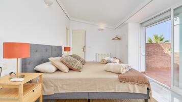 3 habitaciones, tabla de planchar con plancha, wifi y ropa de cama