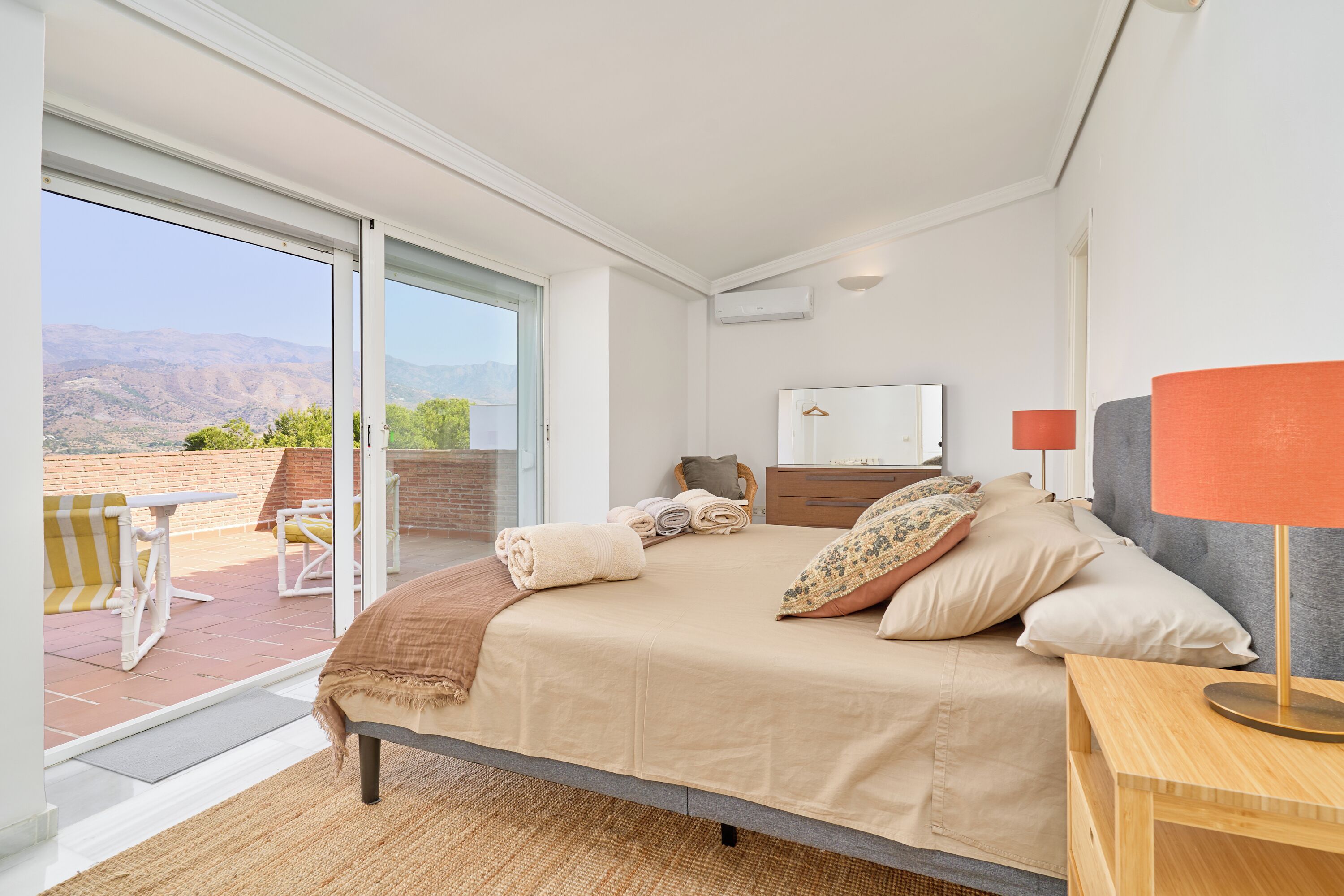 3 slaapkamers, een strijkplank/strijkijzer, wifi, beddengoed