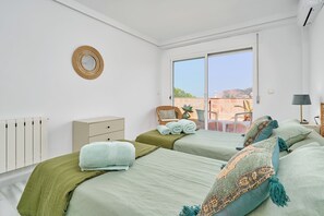 3 bedrooms, iron/ironing board, WiFi, bed sheets