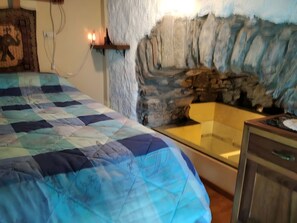 2 bedrooms, iron/ironing board, bed sheets