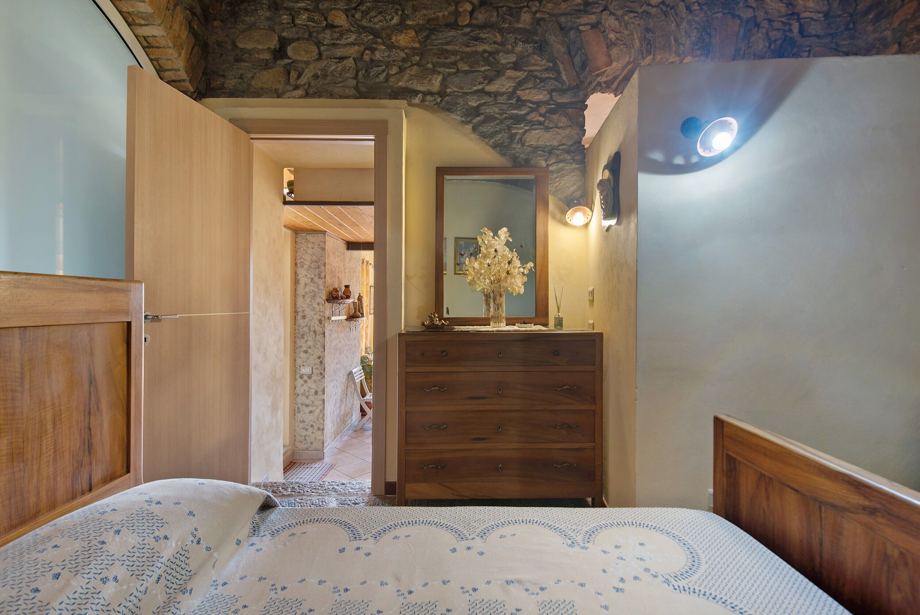 2 bedrooms, iron/ironing board, bed sheets