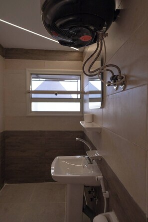 Deluxe Quadruple Room, Patio, Desert View | Free WiFi - La Vista (Giza)