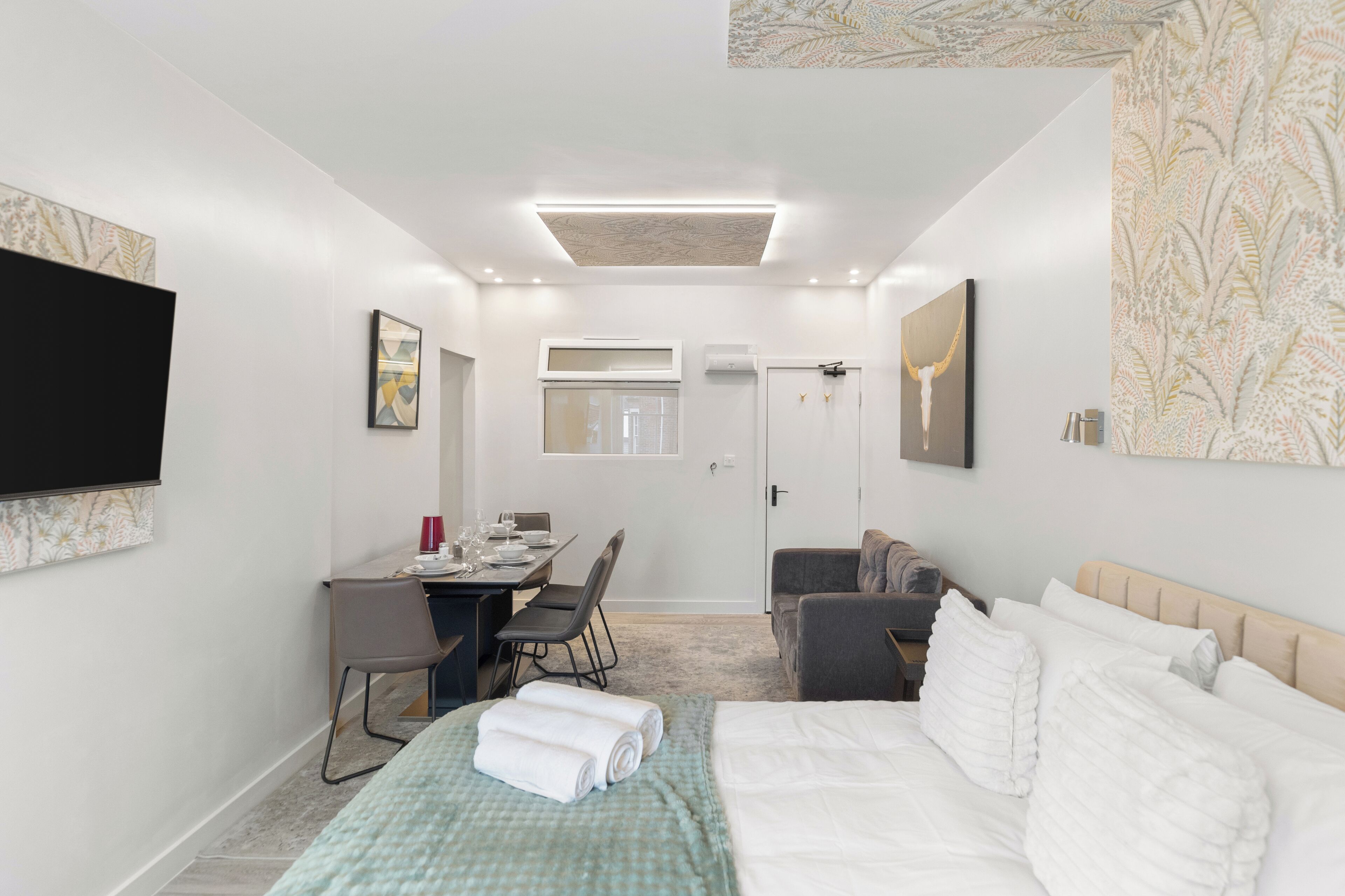 2 makuuhuonetta, silitysrauta/-lauta, ilmainen Wi-Fi, vuodevaatteet