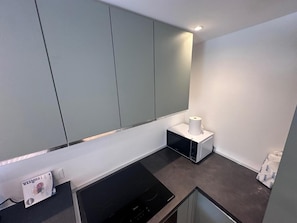 Micro-ondes, four, plaque de cuisson, lave-vaisselle