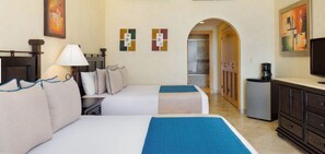 2 bedrooms, in-room safe, desk, iron/ironing board