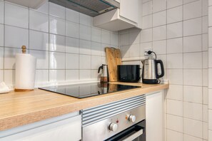 Refrigerador, microondas, horno, placa de cocina