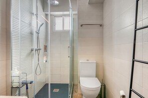 Doccia, asciugacapelli, asciugamani