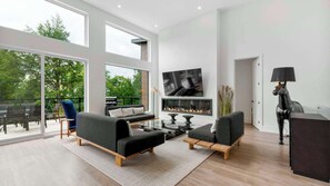 TV, fireplace