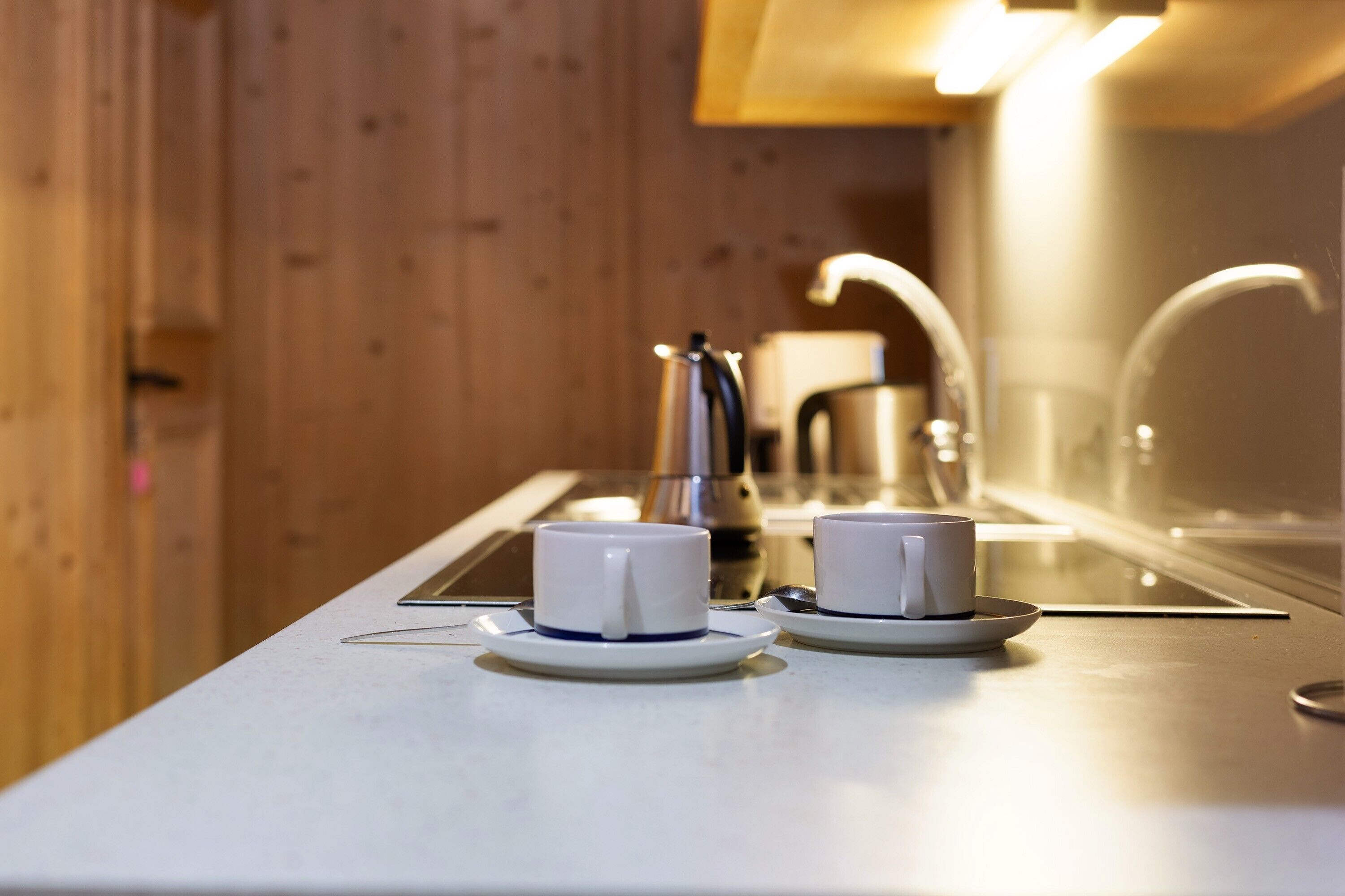 Fridge, stovetop, coffee/tea maker, electric kettle