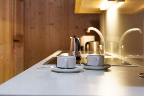 Fridge, stovetop, coffee/tea maker, electric kettle