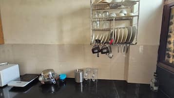 Fridge, microwave, oven, coffee/tea maker