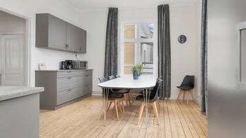 Superior Villa, City View | Private kitchen | Full-size fridge, microwave, oven, stovetop