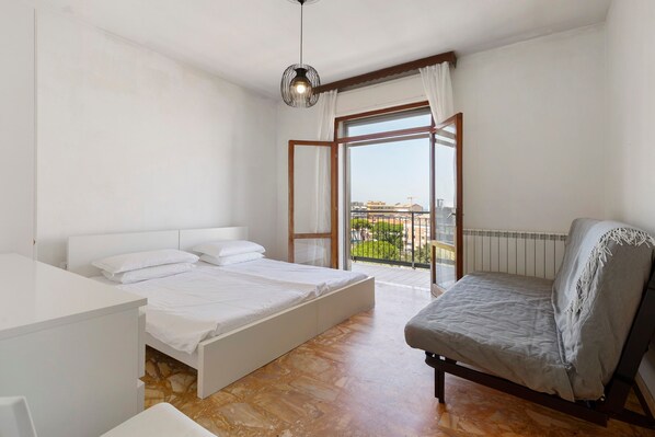 1 bedroom, bed sheets