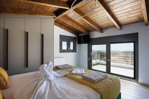 3 chambres, coffres-forts dans les chambres, fer et planche à repasser