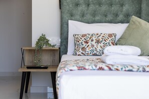 3 bedrooms, in-room safe, iron/ironing board, travel cot