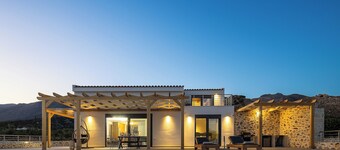 Pelagria Villa, a Sun-Kissed Path to the Beach