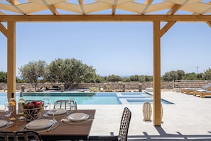Outdoor dining - Pelagria Villa, a Sun-Kissed Path to the Beach (Chania)