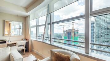 Departamento superior, vista a la ciudad | Área de sala de estar