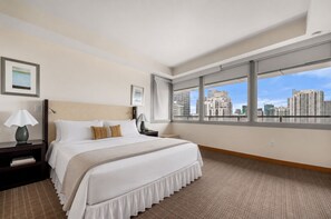 Deluxe Apartment, Bay View | Desk, laptop workspace, blackout curtains, soundproofing - Brickell Floor 31 Sea View-Free Parking by Palermo Home (Miami)