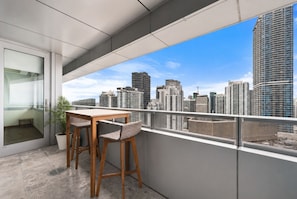 Deluxe Apartment, Bay View | Balcony - Brickell Floor 31 Sea View-Free Parking by Palermo Home (Miami)