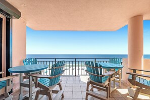 Outdoor dining - Beautiful 3 bedroom/ 3 bath condo located on the 8th floor in East tower (ORANGE BEACH)