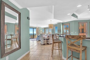 Dining - Beautiful 3 bedroom/ 3 bath condo located on the 8th floor in East tower (ORANGE BEACH)