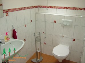 Haartrockner, Handtücher, Toilettenpapier