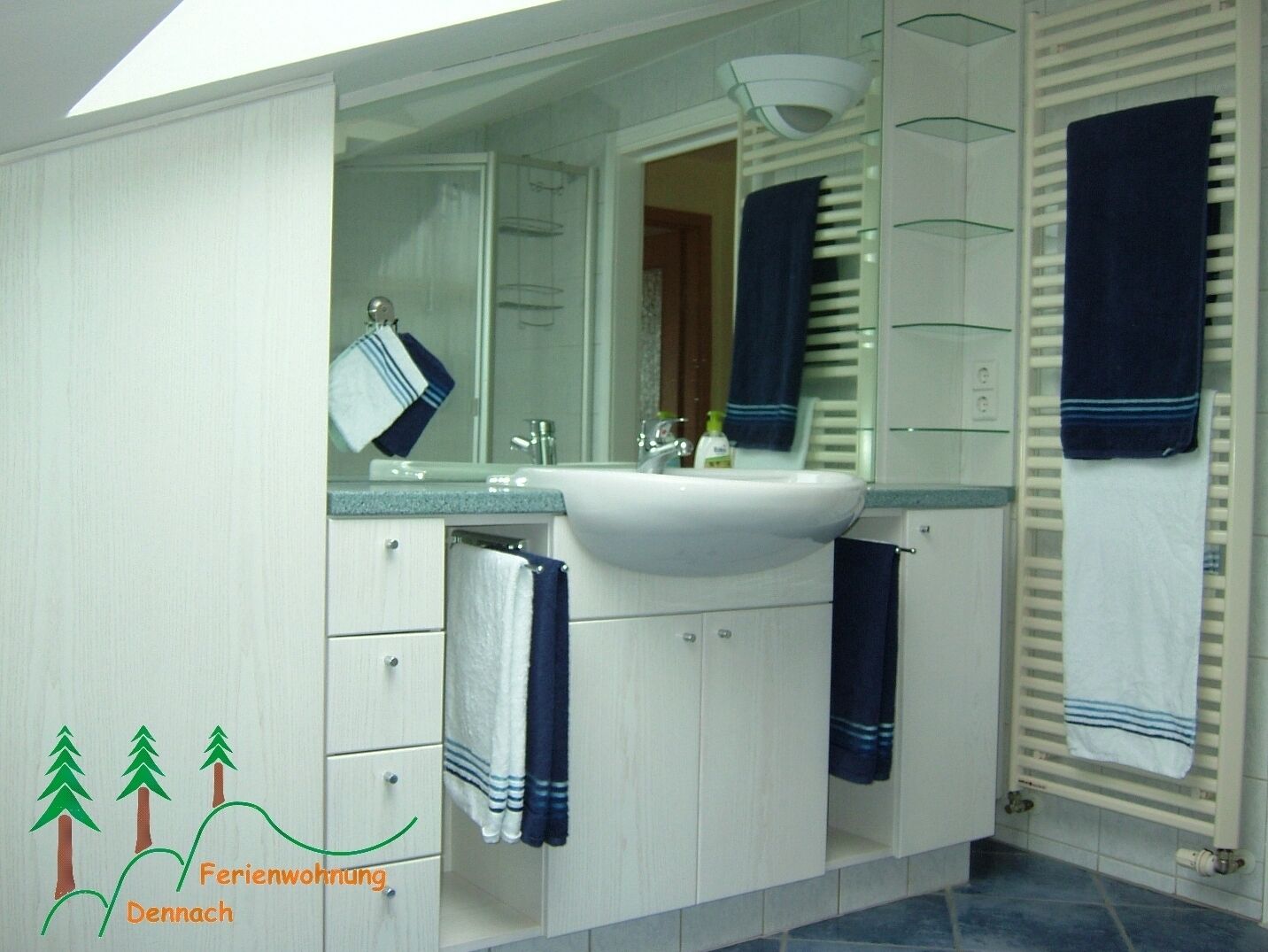 Haartrockner, Handtücher, Toilettenpapier