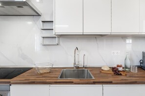 Fridge, microwave, oven, stovetop - Vacation 'Sun Garden' with Mountain View, Private Terrace and Wi-Fi (Costa Adeje)