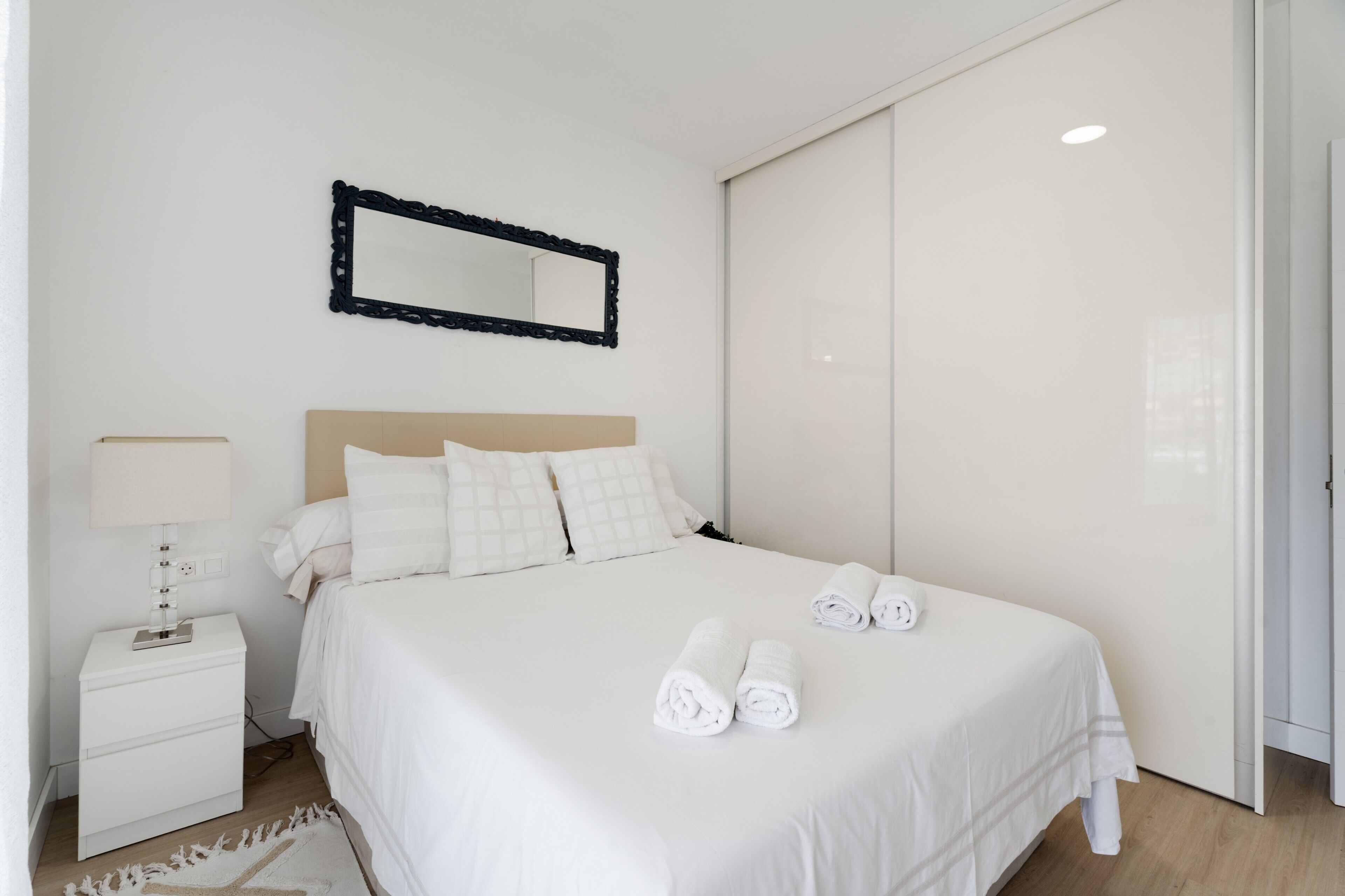 1 slaapkamer, een strijkplank/strijkijzer, wifi, beddengoed