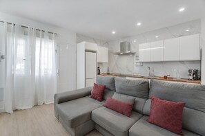 TV - Vacation 'Sun Garden' with Mountain View, Private Terrace and Wi-Fi (Costa Adeje)