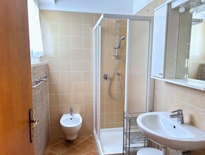 Asciugacapelli, asciugamani, carta igienica