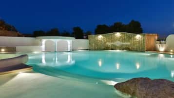 Indoor pool, seasonal outdoor pool