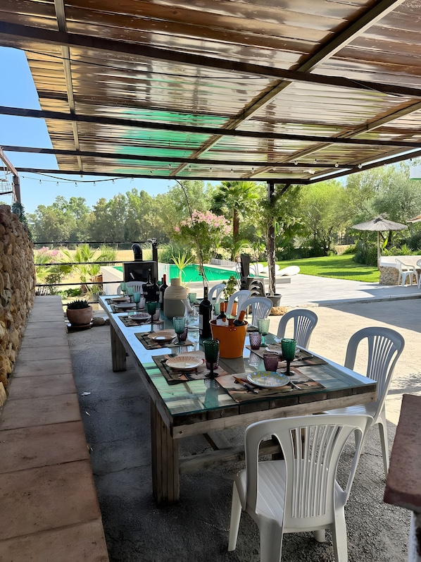 Outdoor dining