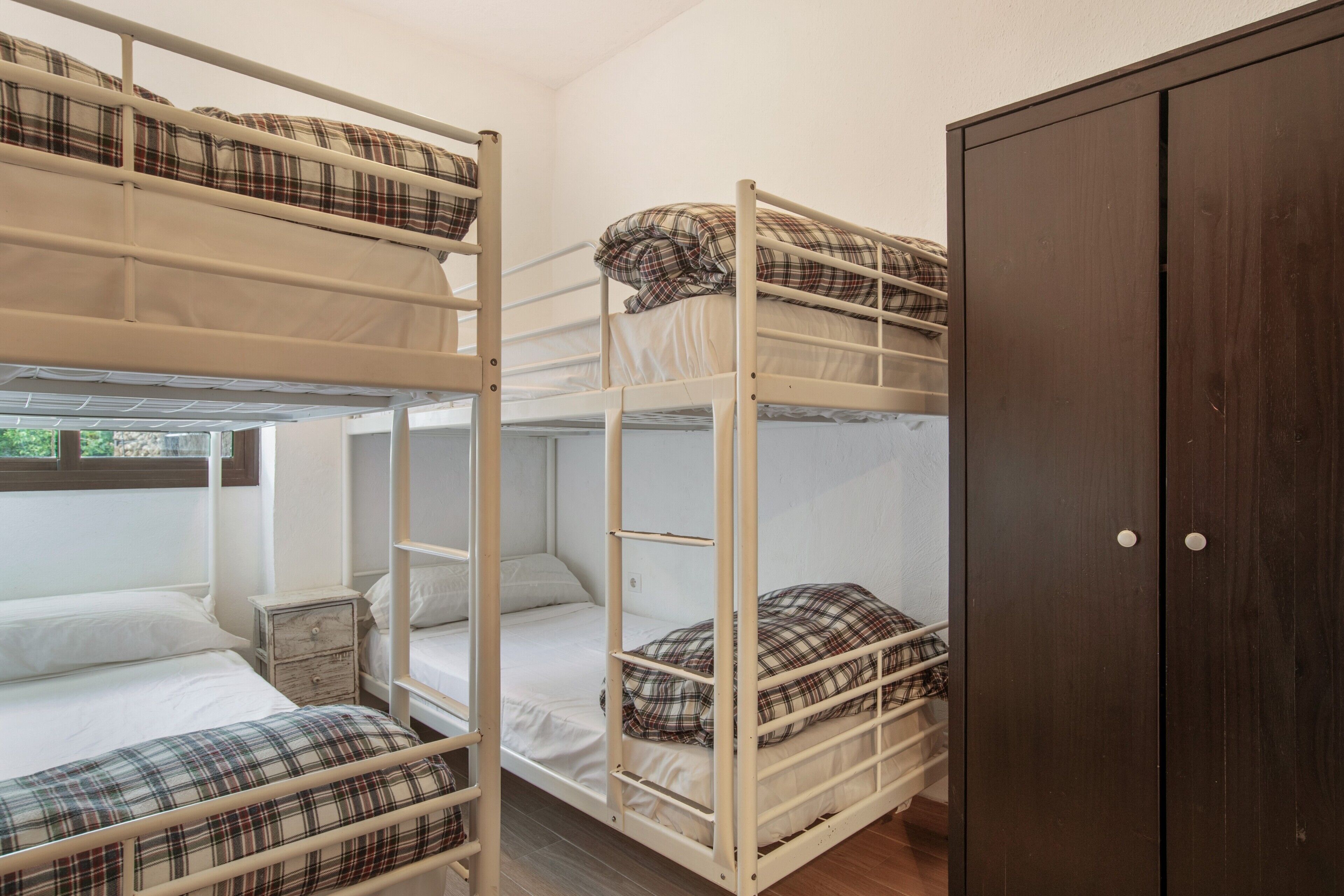 4 室のベッドルーム、WiFi