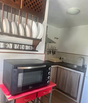 Frigorífic, microones, forn i placa de cuina